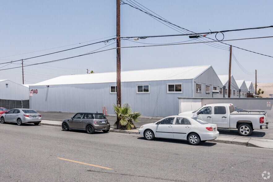 1040 N Olive St, Anaheim, CA à vendre - Photo de l’immeuble – Image 2 sur 5