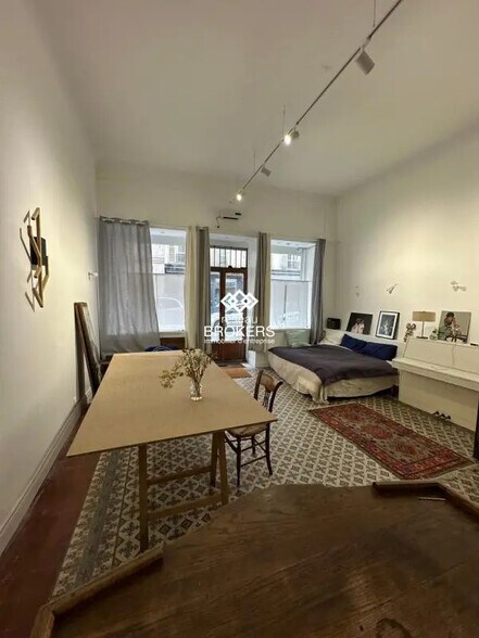 Local commercial dans Paris à louer - Photo de l’immeuble – Image 3 sur 9