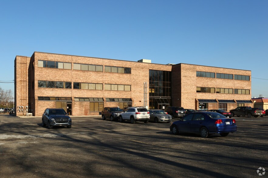 215-217 W Ann Arbor Rd, Plymouth, MI à louer - Photo de l’immeuble – Image 2 sur 9