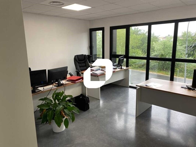Bureau dans Yvrac à louer - Photo intérieure – Image 2 sur 9