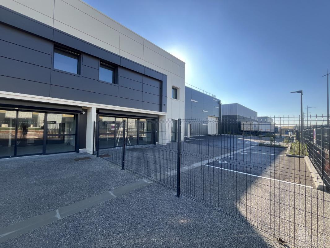 Industriel/Logistique dans Le Mesnil-Amelot à louer Photo de l’immeuble– Image 1 sur 11