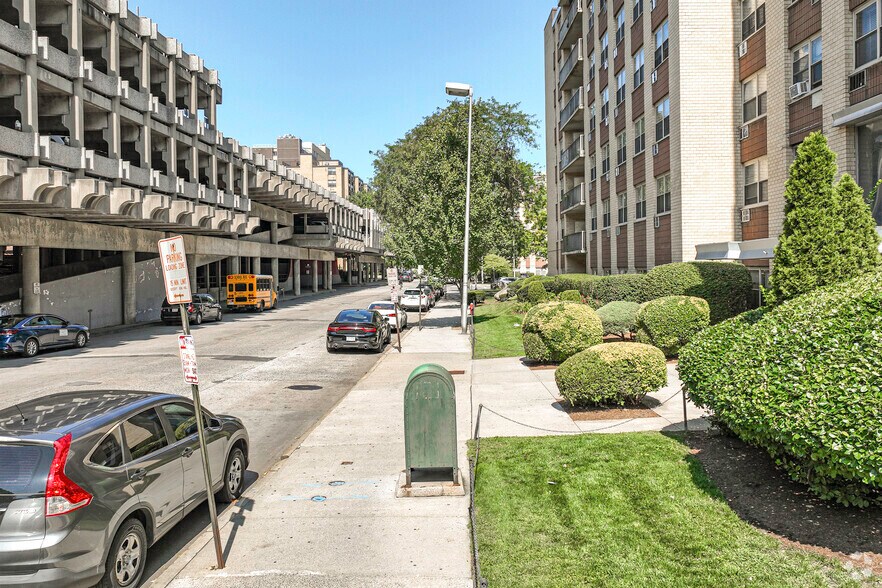 33 N Third Ave, Mount Vernon, NY à vendre - Photo de l’immeuble – Image 3 sur 5