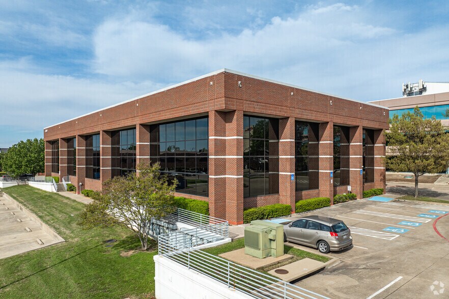 3900 American Dr, Plano, TX à vendre - Photo de l’immeuble – Image 3 sur 20