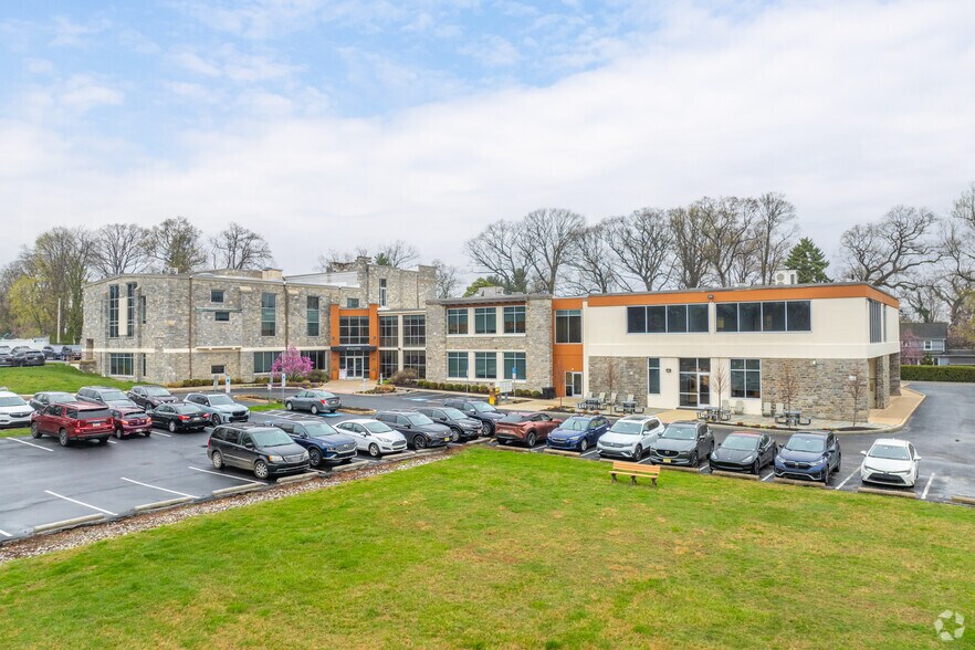 40 Lloyd Ave, Malvern, PA à louer - Photo de l’immeuble – Image 3 sur 6