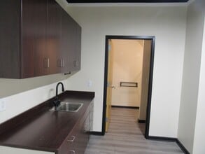 100 Lakeview Ave, Jamesburg, NJ à louer Photo intérieure– Image 2 sur 4