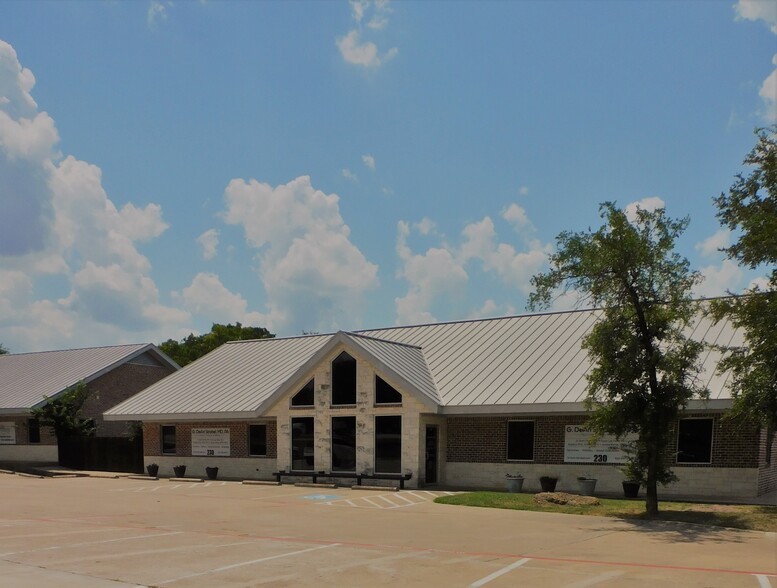 240 E Evergreen St, Sherman, TX à louer - Photo de l’immeuble – Image 1 sur 6