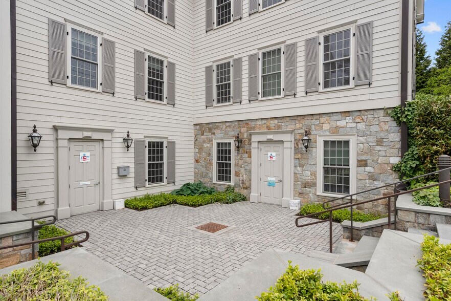 745 Boston Post Rd, Darien, CT à vendre - Photo de l’immeuble – Image 3 sur 39