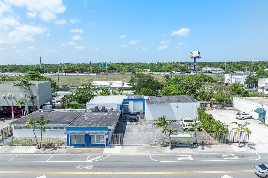 233 NW 36th St, Miami, FL à louer - Photo de l’immeuble – Image 2 sur 12