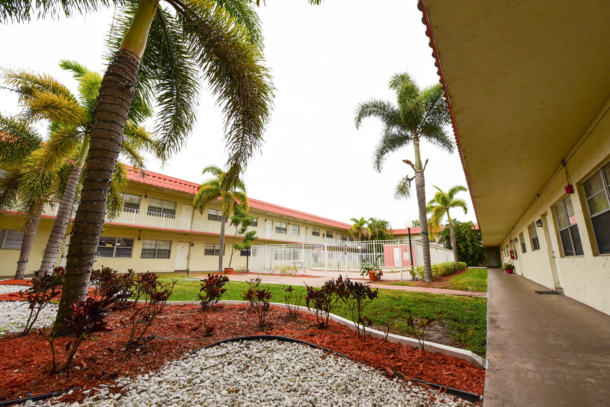 3400-3460 NW 50th Ave, Lauderdale Lakes, FL à vendre Photo de l’immeuble– Image 1 sur 25