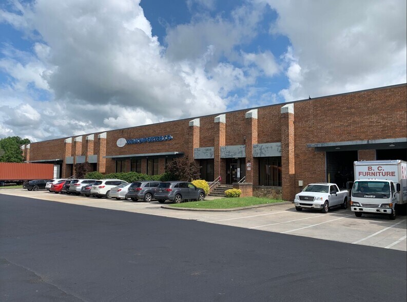 6045 Boat Rock Blvd SW, Atlanta, GA à louer - Photo de l’immeuble – Image 1 sur 10