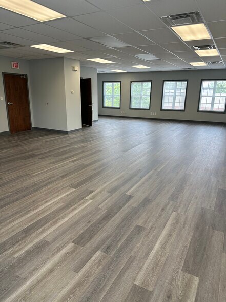 1111 Shive Ln, Bowling Green, KY à louer - Photo de l’immeuble – Image 3 sur 4