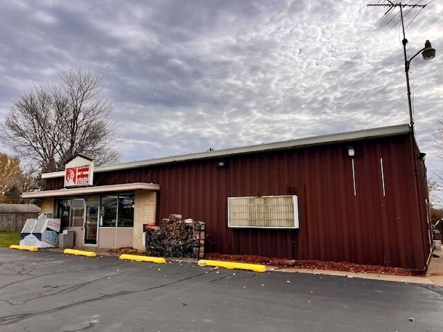 503 E Elm Dr, Loyal, WI à vendre - Photo de l’immeuble – Image 3 sur 20