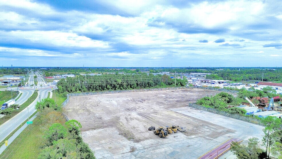 3750 Veronica S Shoemaker Blvd, Fort Myers, FL à louer - Photo de l’immeuble – Image 3 sur 4