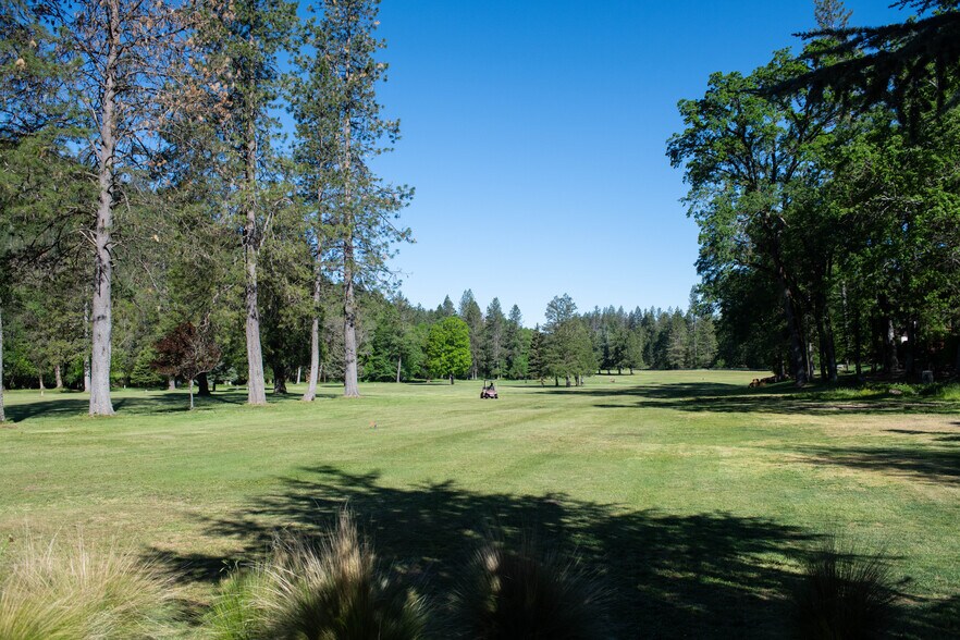 16451 Golf rd, Cobb, CA à vendre - Photo de l’immeuble – Image 2 sur 19