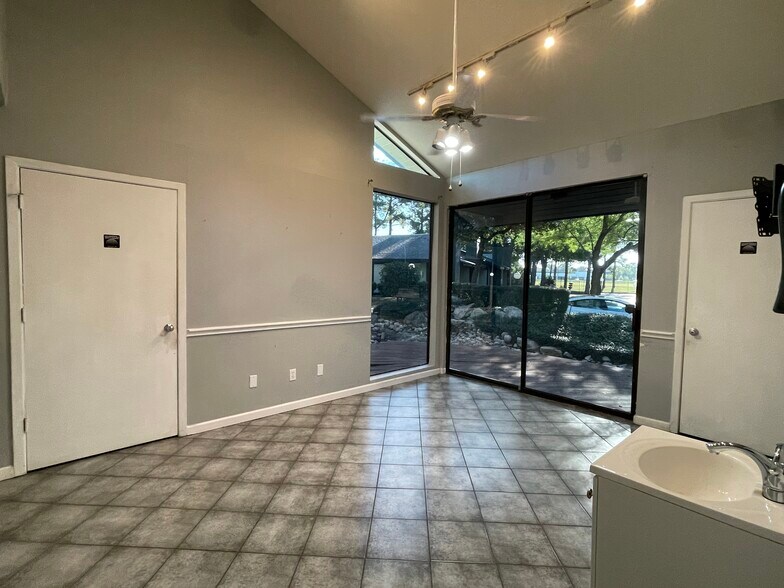 14347 Torrey Chase Blvd, Houston, TX à vendre - Photo intérieure – Image 3 sur 18