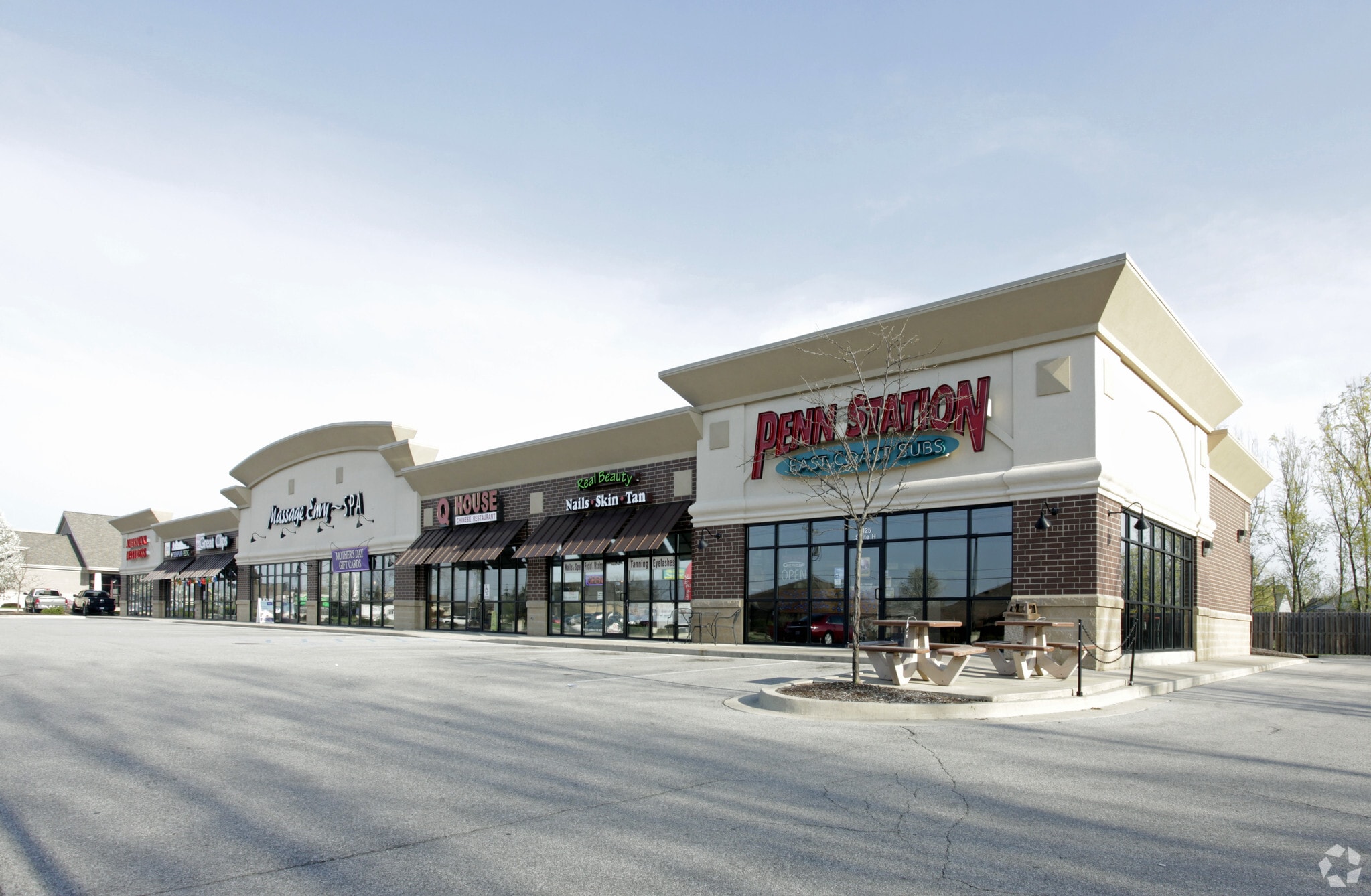 1125 E DuPont Rd, Fort Wayne, IN à vendre Photo principale– Image 1 sur 18