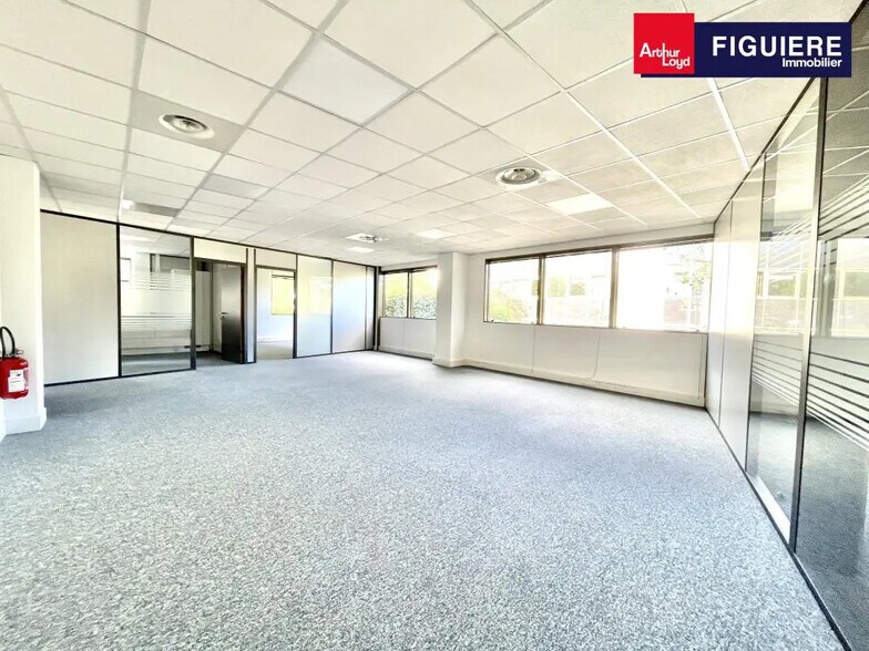 350 Avenue Jean-René Guillibert Gautier De La Lauzière, Aix-en-Provence à louer - Photo de l’immeuble – Image 3 sur 13