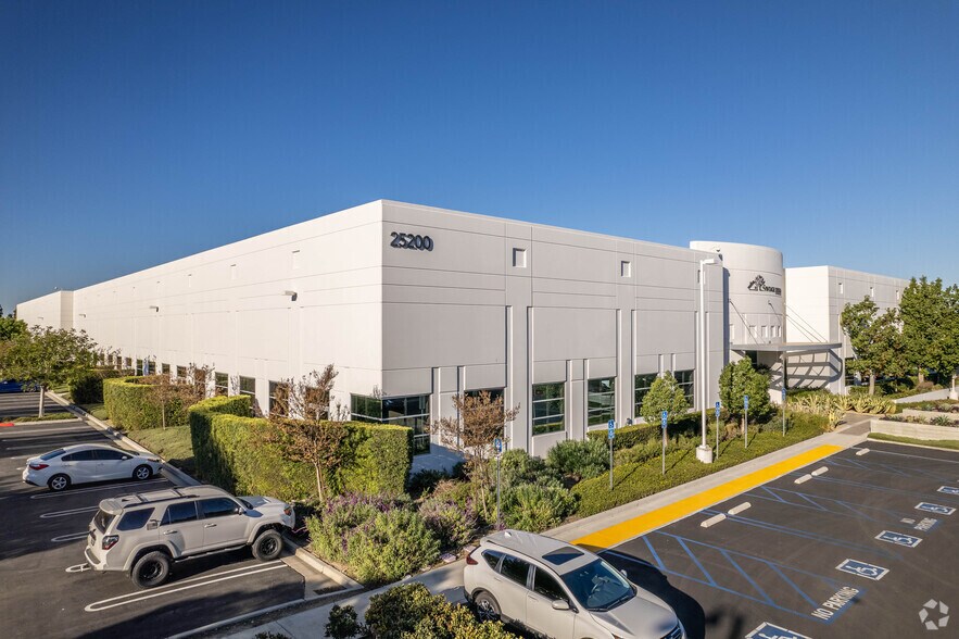 25200 Commercentre Dr, Lake Forest, CA à louer - Photo principale – Image 1 sur 6