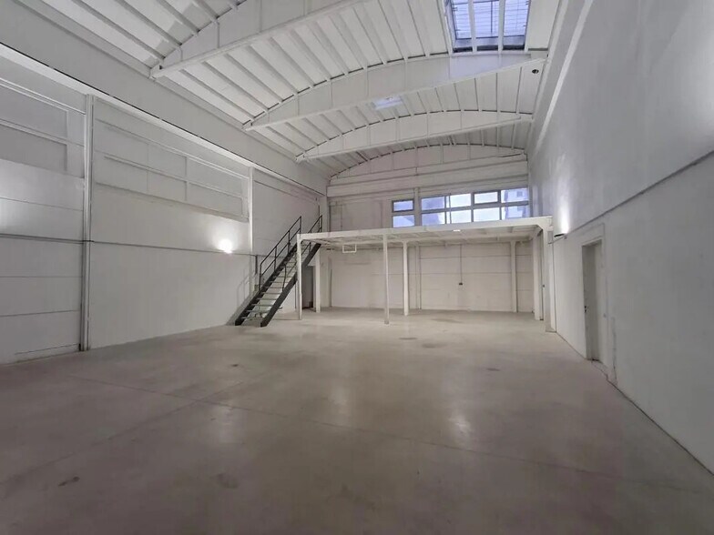 Local d'activités dans Villefranche-sur-Saône à vendre - Photo intérieure – Image 2 sur 5