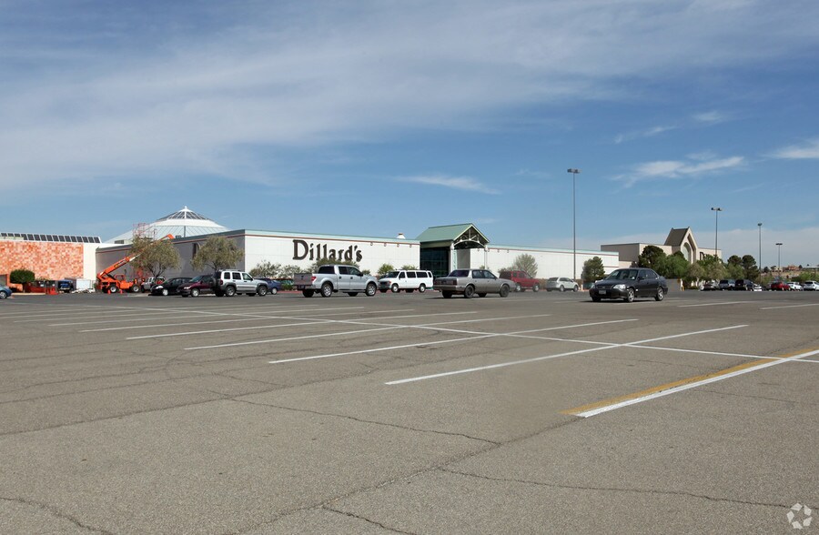 750 Sunland Park Dr, El Paso, TX à louer - Photo de l’immeuble – Image 2 sur 8