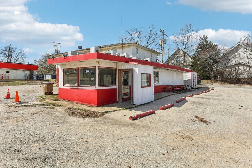 201 Dearborn St, Hillsboro, IL à vendre - Photo de l’immeuble – Image 2 sur 21