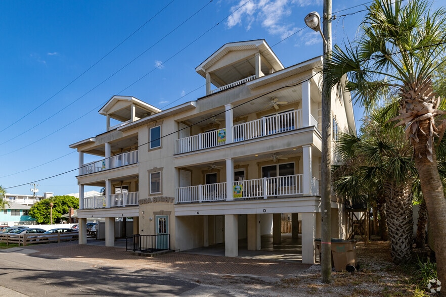 13 Silver Ave, Tybee Island, GA à vendre - Photo principale – Image 1 sur 38