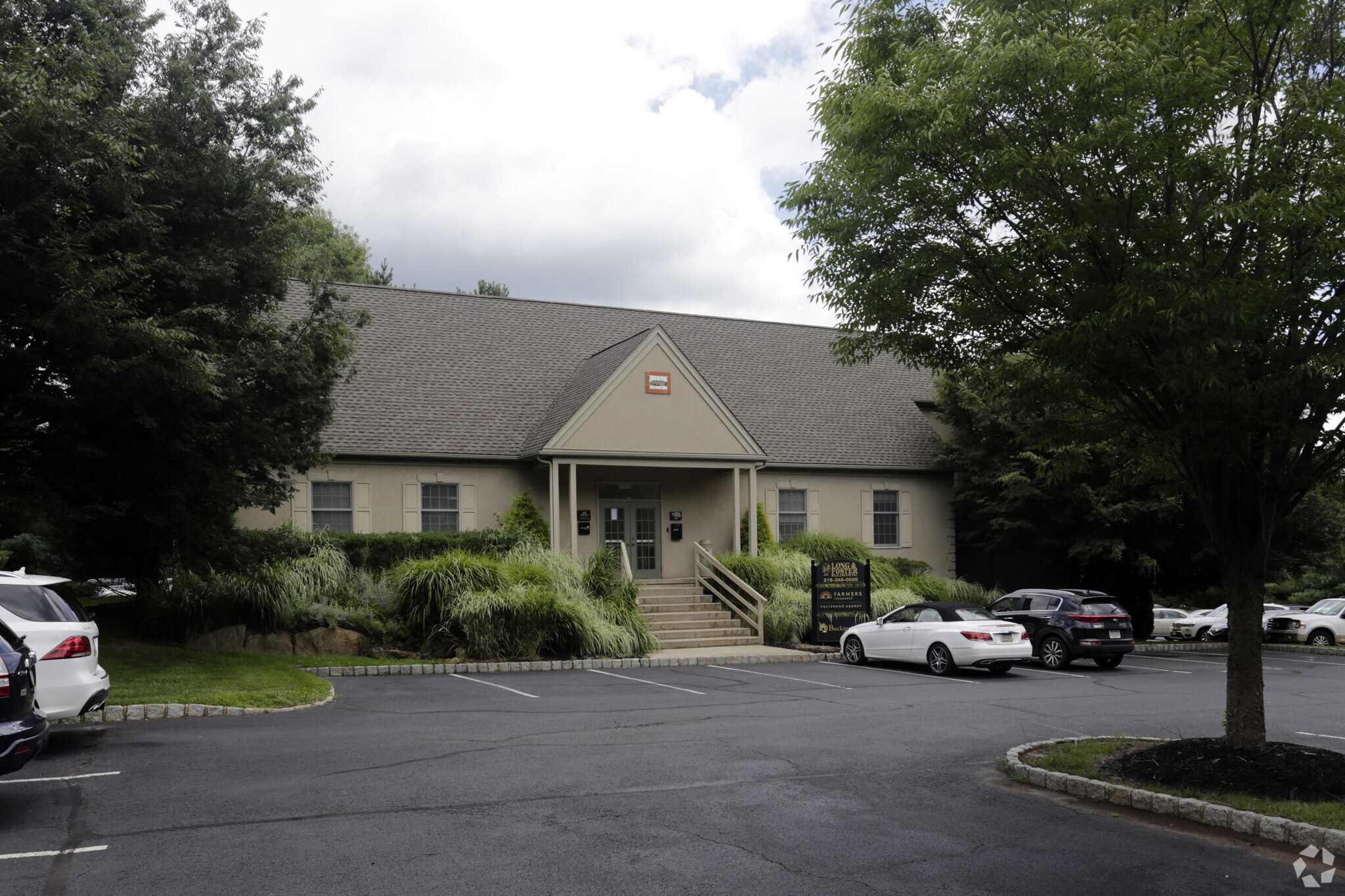 Hyde Park-Doylestown portefeuille de 5 biens à vendre sur LoopNet.fr Photo principale– Image 1 sur 6