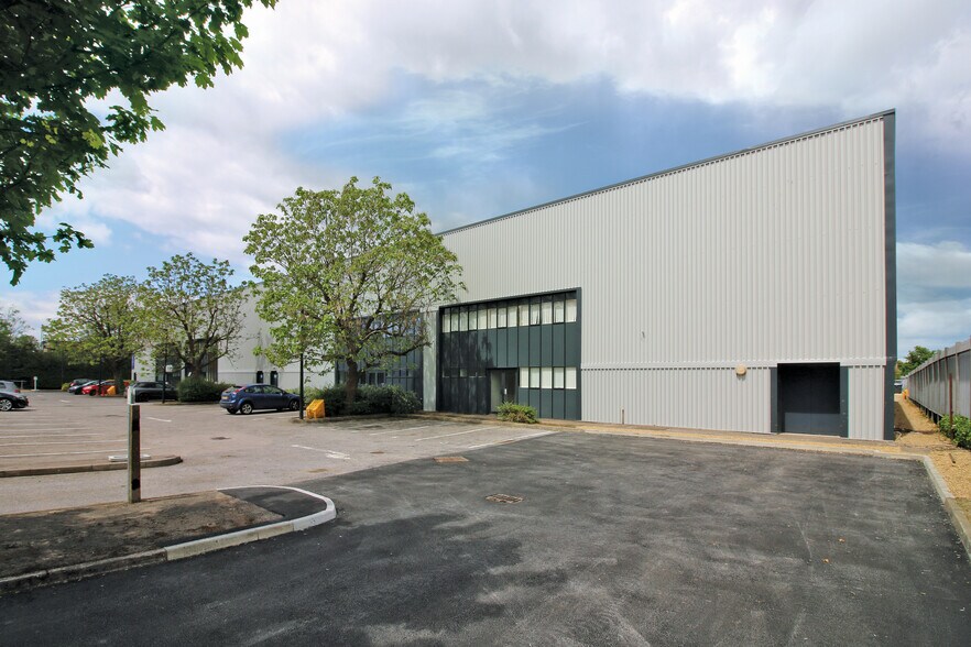 1-4 Cartwright Rd, Stevenage à louer - Photo de l’immeuble – Image 3 sur 9