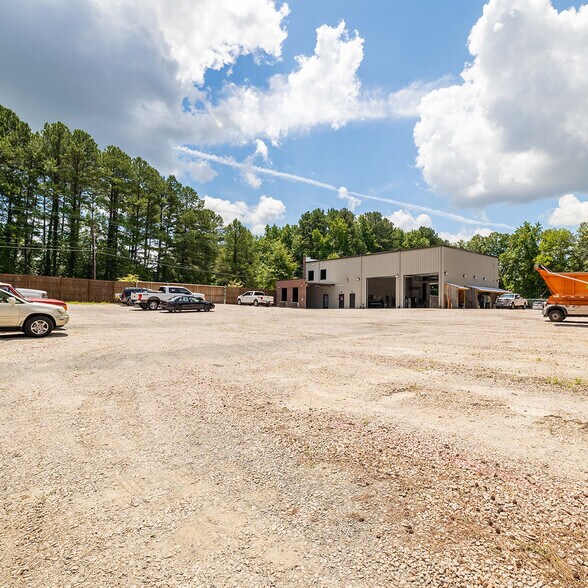 608 S Hoover Rd, Durham, NC à louer - Photo de l’immeuble – Image 3 sur 9