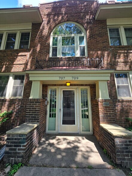 707-709 5th St SE, Minneapolis, MN à vendre - Photo de l’immeuble – Image 3 sur 40