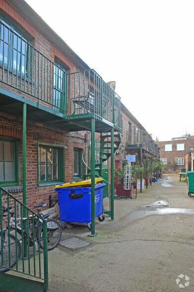 Sheen Ln, Londres à louer - Photo de l’immeuble – Image 2 sur 4
