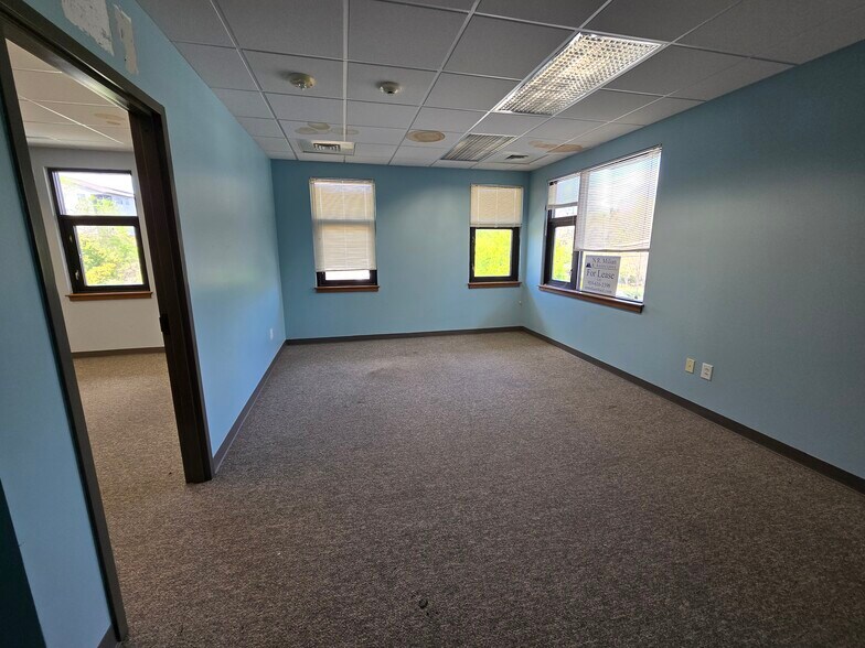 209 Lloyd Ave, Carrboro, NC à louer - Photo de l’immeuble – Image 2 sur 7