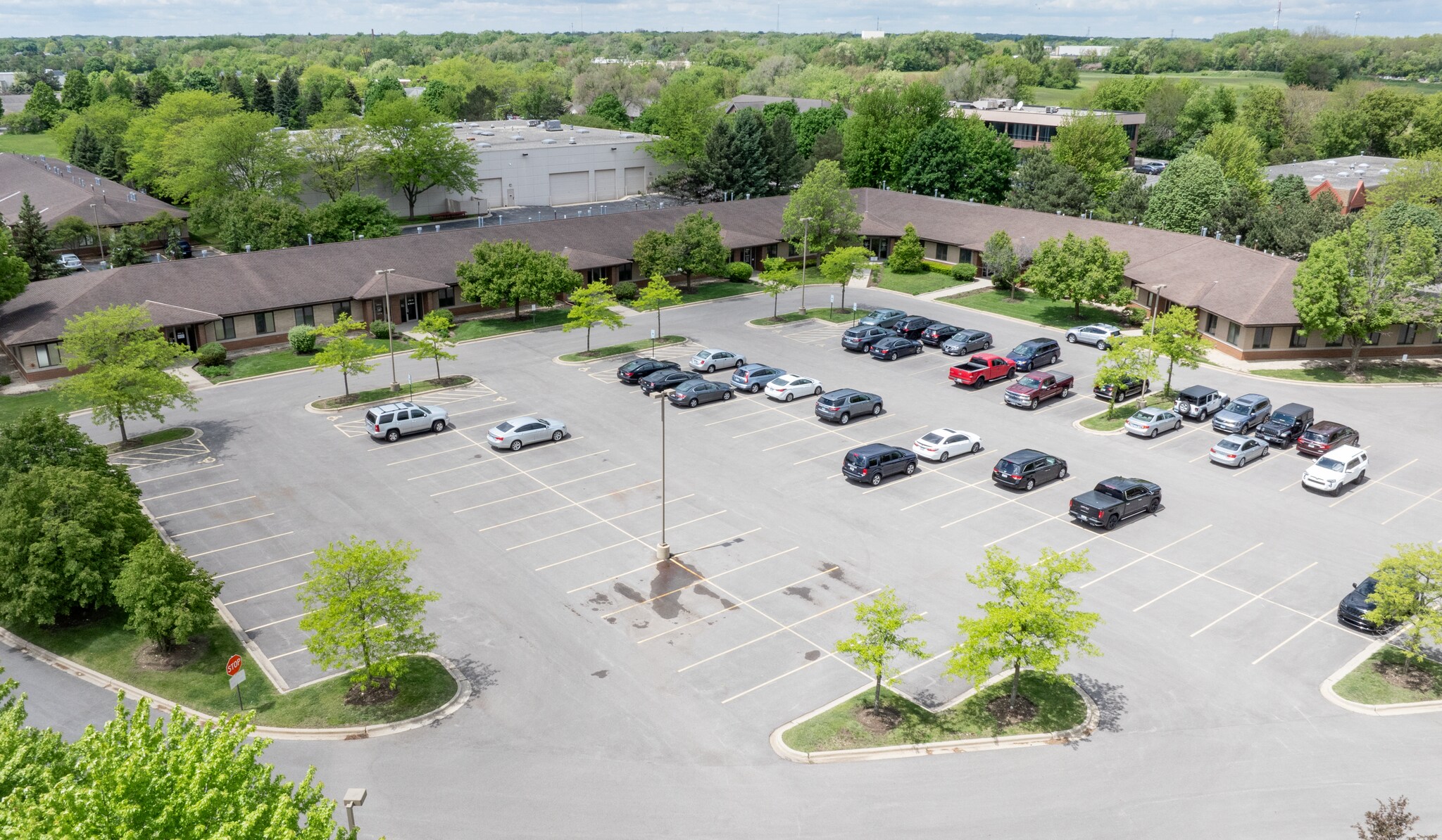 390 Congress Pky, Crystal Lake, IL à louer Photo principale– Image 1 sur 33