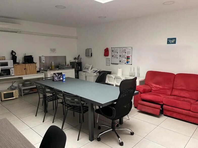 Local d’activités dans Lattes à louer - Photo de l’immeuble – Image 2 sur 4