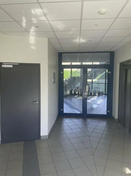 Bureau dans Écully à louer - Photo intérieure – Image 3 sur 8