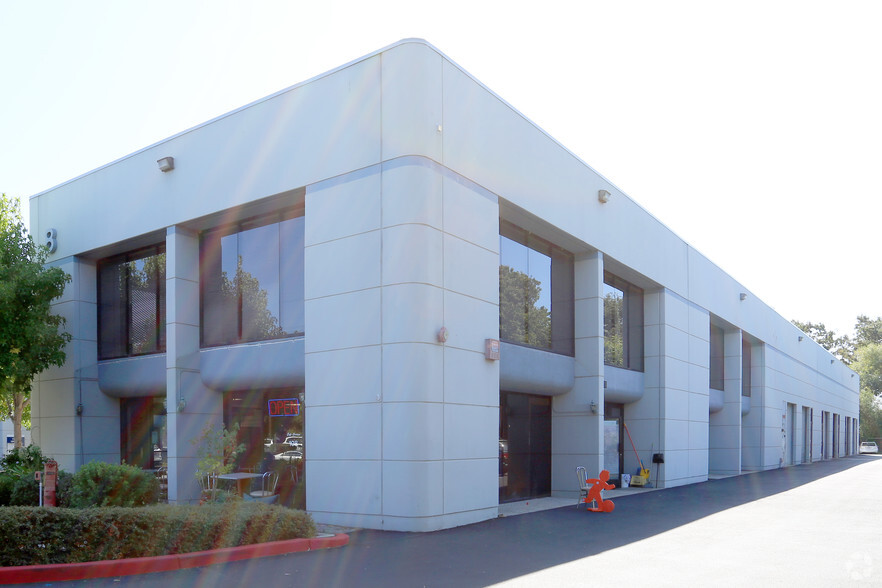 8 Digital Dr, Novato, CA à louer - Photo de l’immeuble – Image 3 sur 7