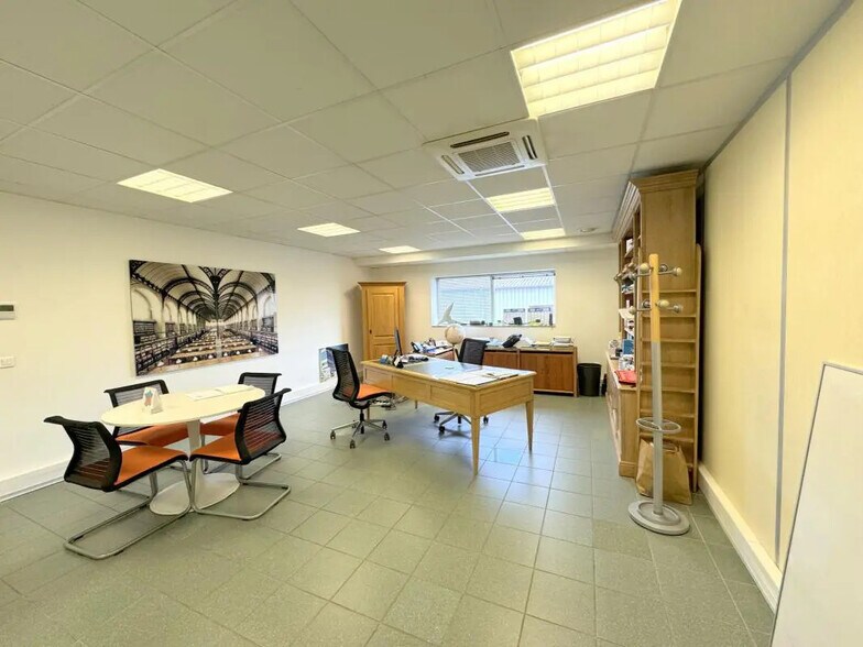 Bureau dans Houilles à louer - Photo de l’immeuble – Image 3 sur 11