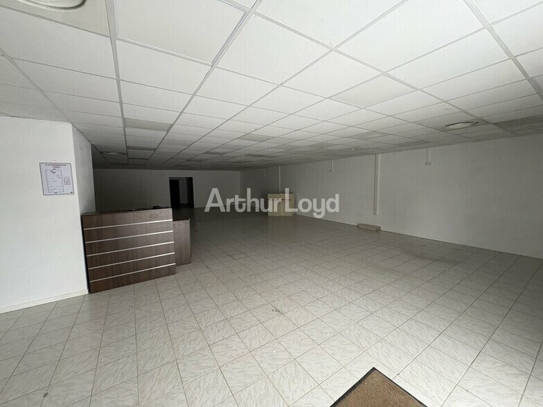 Local commercial dans Pierry à louer - Photo intérieure – Image 1 sur 7