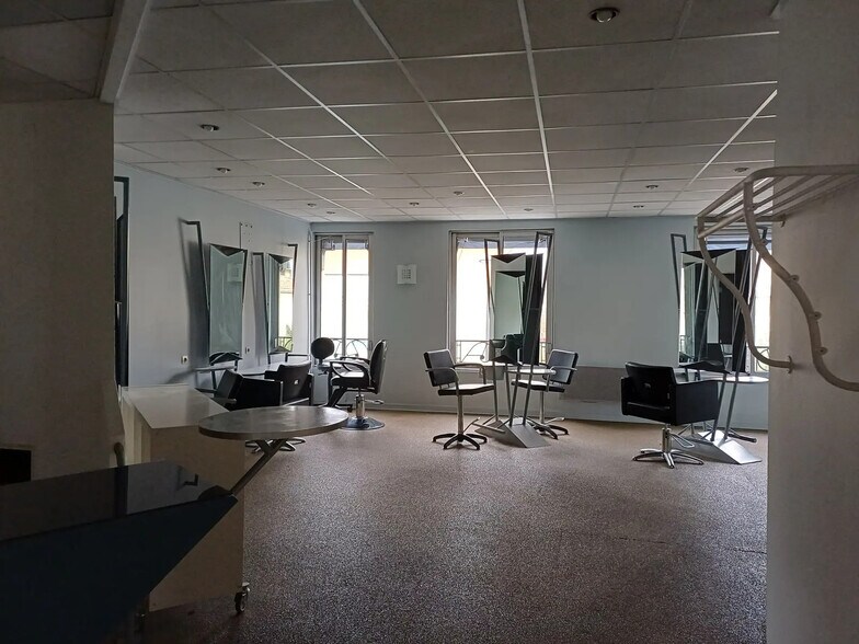 17 Avenue Charles De Gaulle, Bordeaux à louer - Photo de l’immeuble – Image 2 sur 5