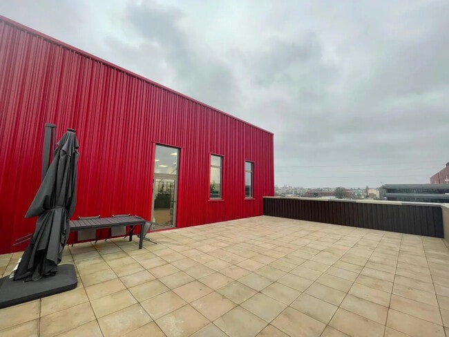 Plus de détails pour Local d’activités à vendre