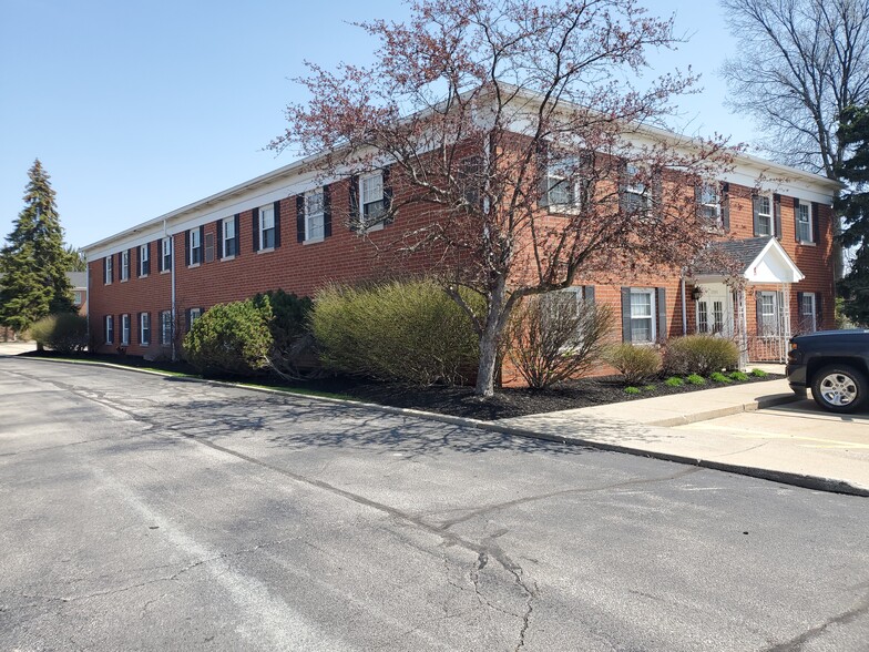 33595 Bainbridge Rd, Solon, OH à louer - Photo de l’immeuble – Image 2 sur 13