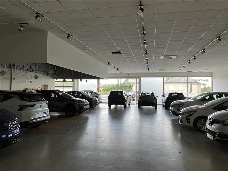 Local commercial dans Bourges à louer Photo de l’immeuble– Image 1 sur 6