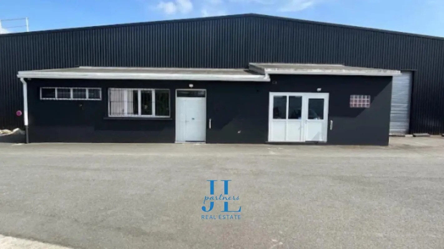 Local commercial dans Pessac à louer Photo de l’immeuble– Image 1 sur 3