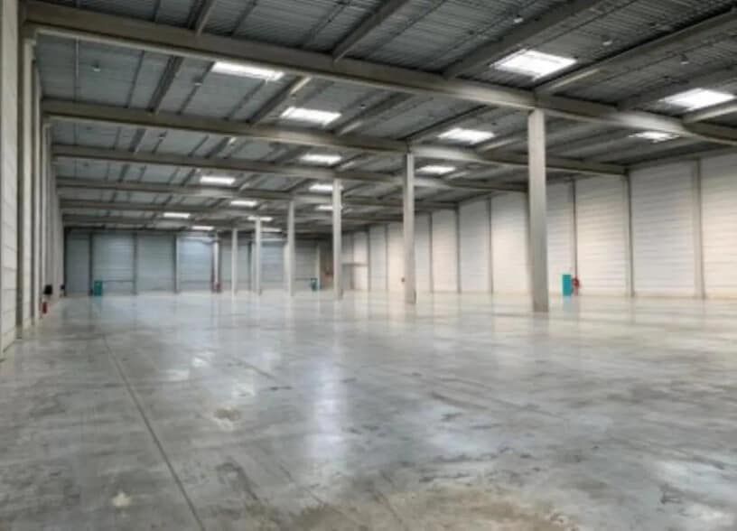 Industriel/Logistique dans Longueil-Sainte-Marie à louer - Photo de l’immeuble – Image 2 sur 8