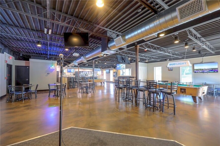 4545 N Brighton Ave, Kansas City, MO à vendre - Photo intérieure – Image 2 sur 32