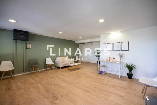 Plus de détails pour Bureau, Local commercial à louer