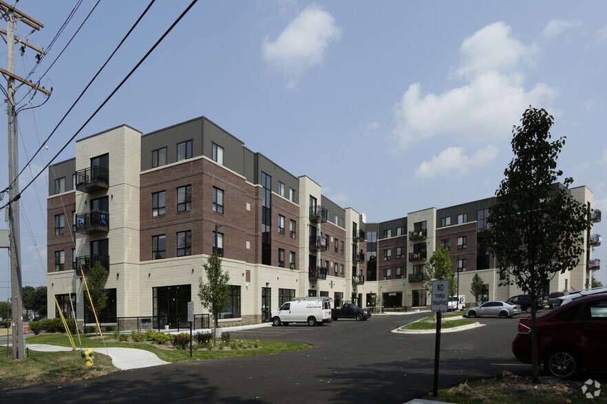 2701 W Michigan Ave, Kalamazoo, MI à louer - Photo principale – Image 1 sur 11