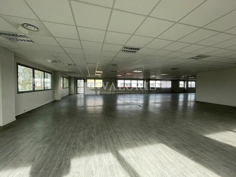 50 Rue Jean Zay, Saint-Priest à louer - Photo de l’immeuble – Image 3 sur 12