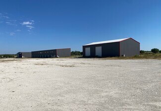 Plus de détails pour 3248 N. Hwy Frontage Rd., Three Rivers, TX - Industriel/Logistique à vendre