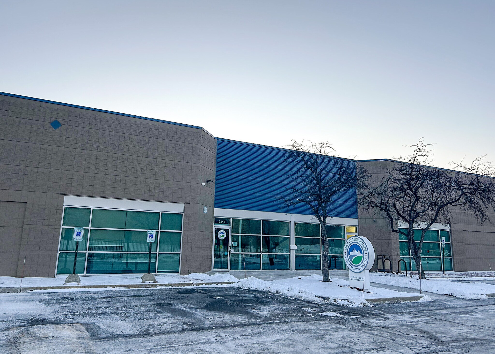 2328-2360 N 27th St, Milwaukee, WI à louer Photo de l’immeuble– Image 1 sur 30